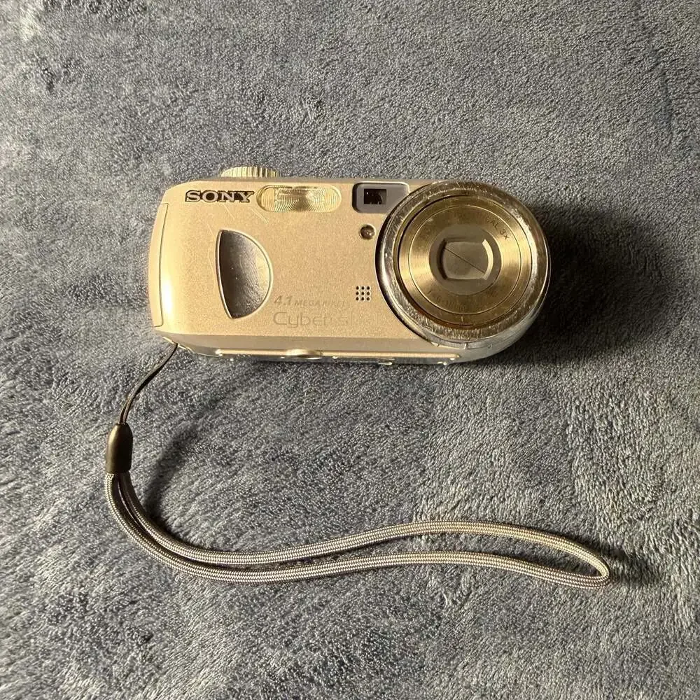 Sony Cyber-shot DSC-P73 4.1MP Digital Camera UNTESTED FOR PARTS ONLY